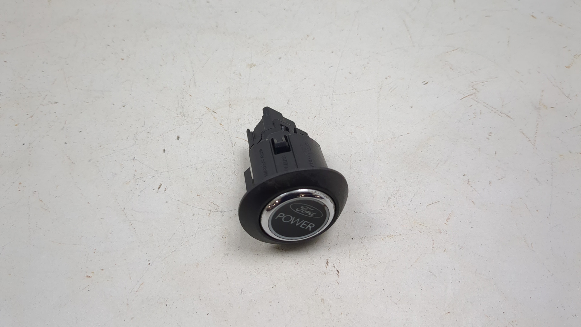 Кнопка запуска двигателя