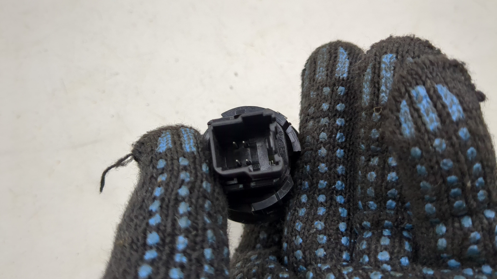 Кнопка запуска двигателя