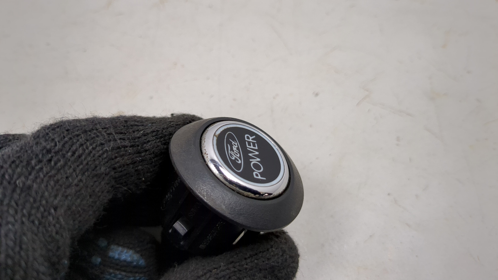 Кнопка запуска двигателя