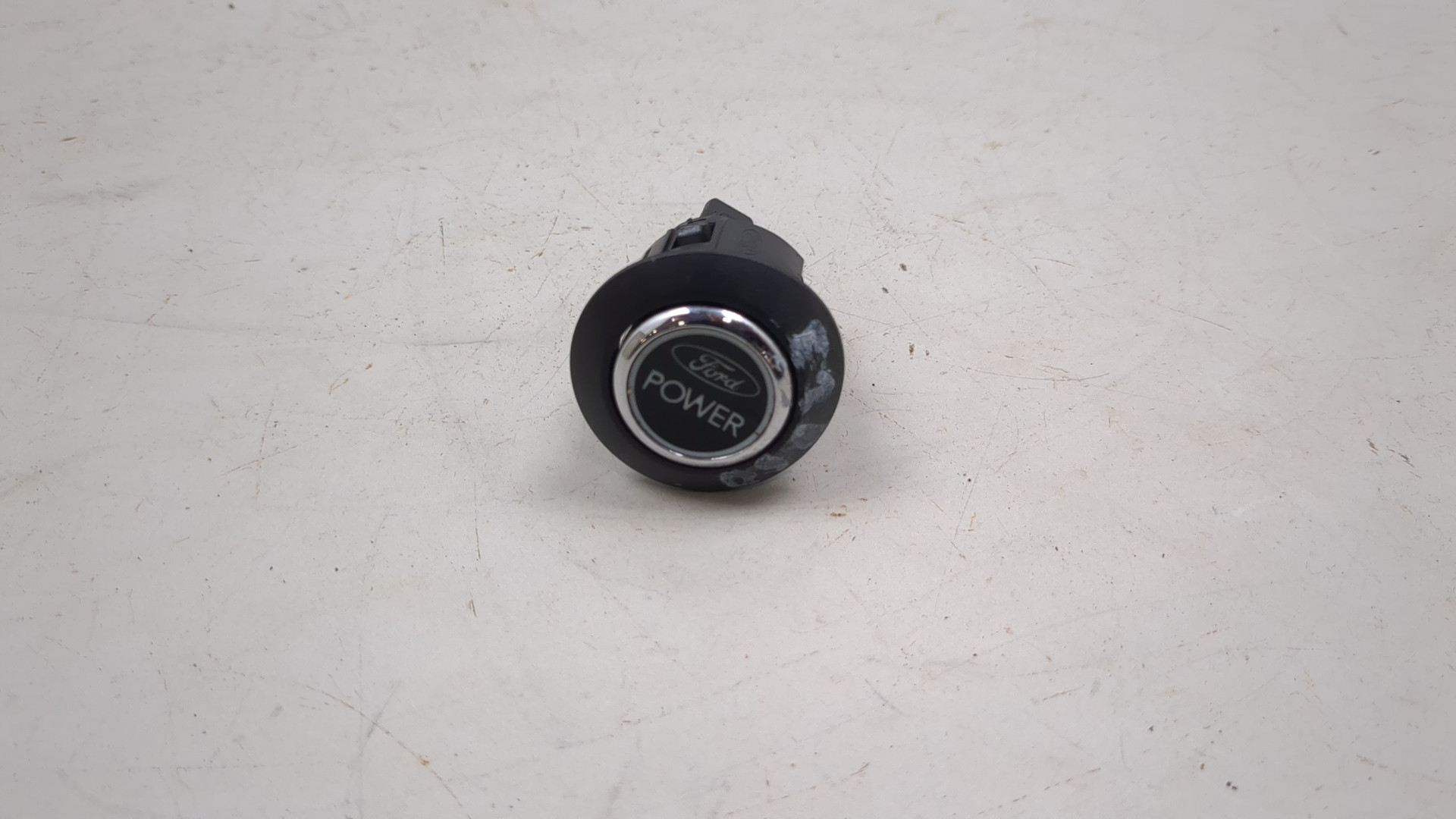 Кнопка запуска двигателя