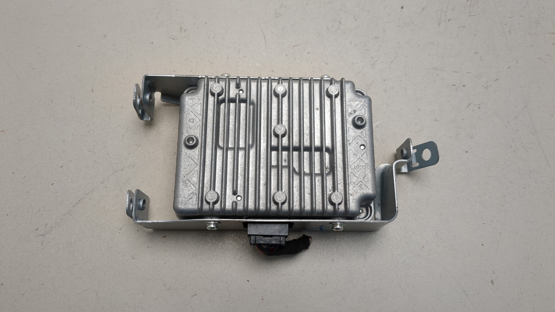 Преобразователь напряжения (адаптер)