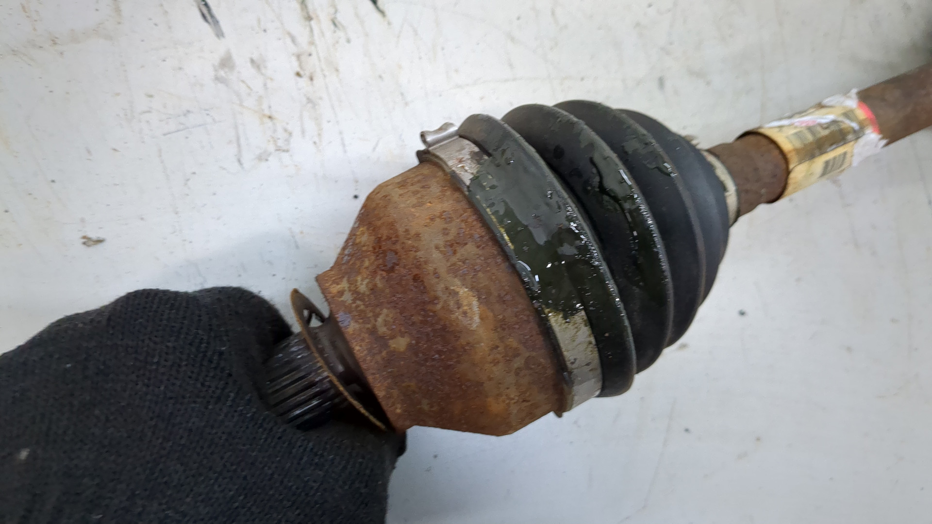 Полуось передняя левая