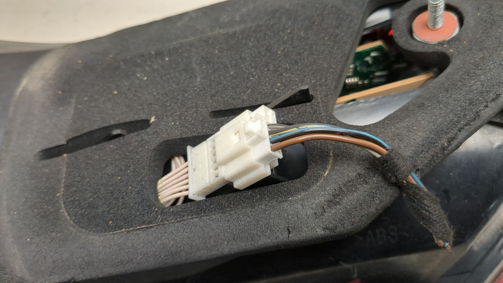 Фонарь задний левый