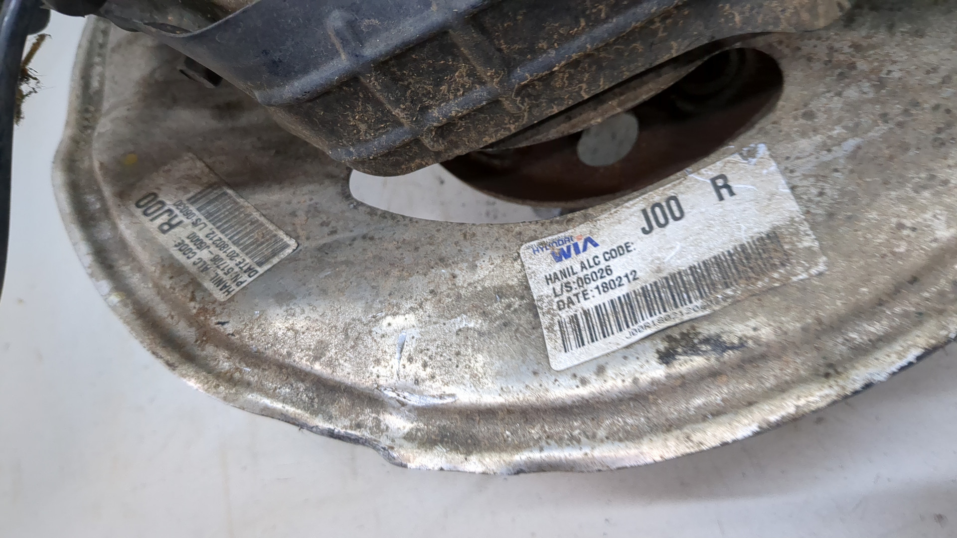 Кулак поворотный передний правый