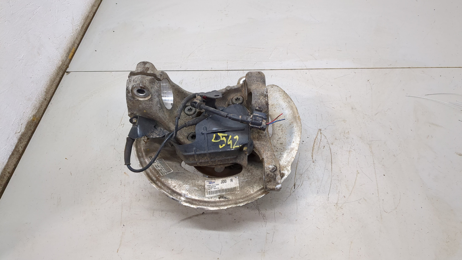 Кулак поворотный передний правый