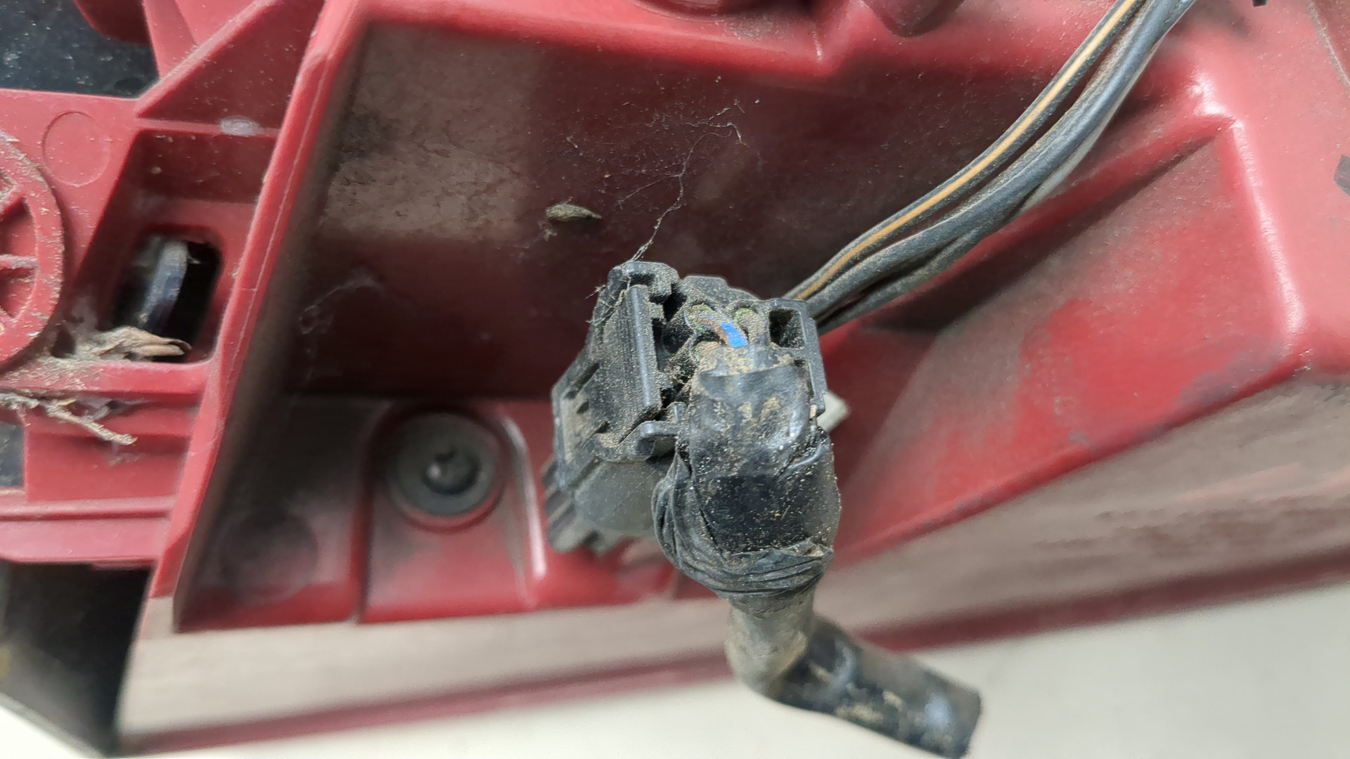 Фонарь задний левый