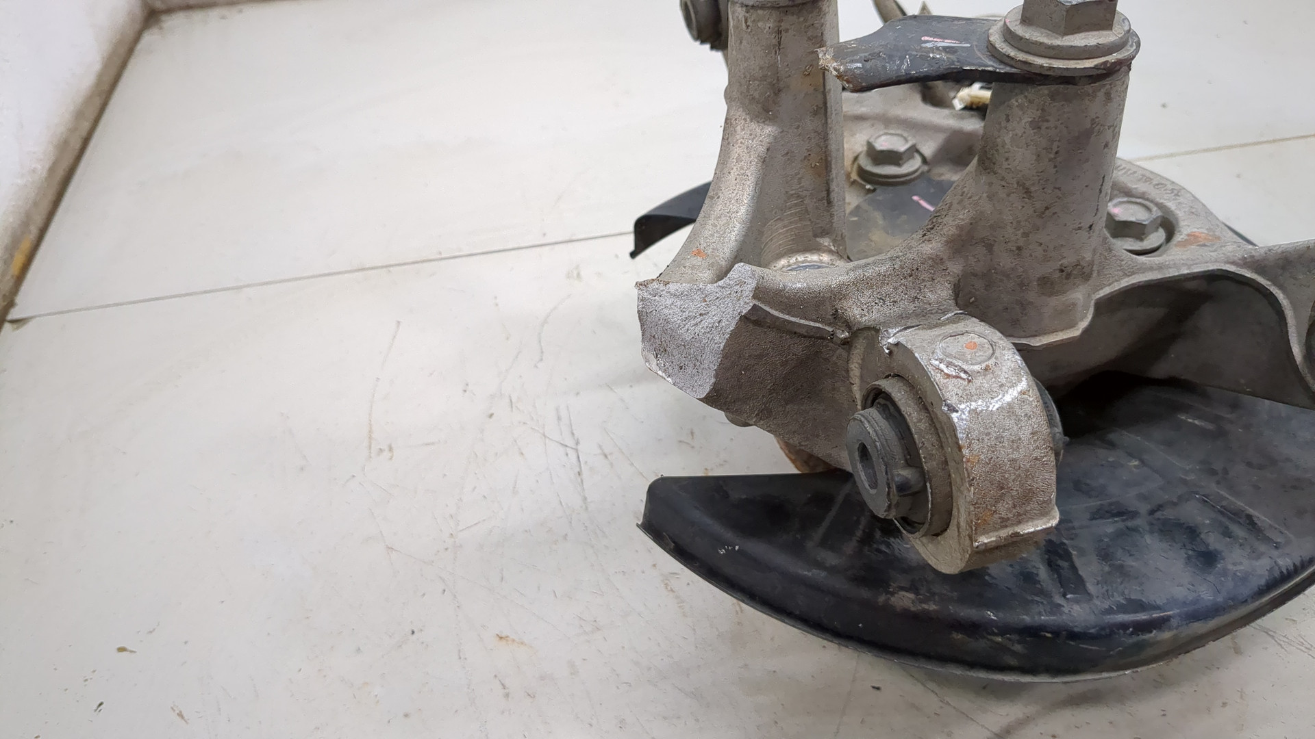 Кулак поворотный задний правый