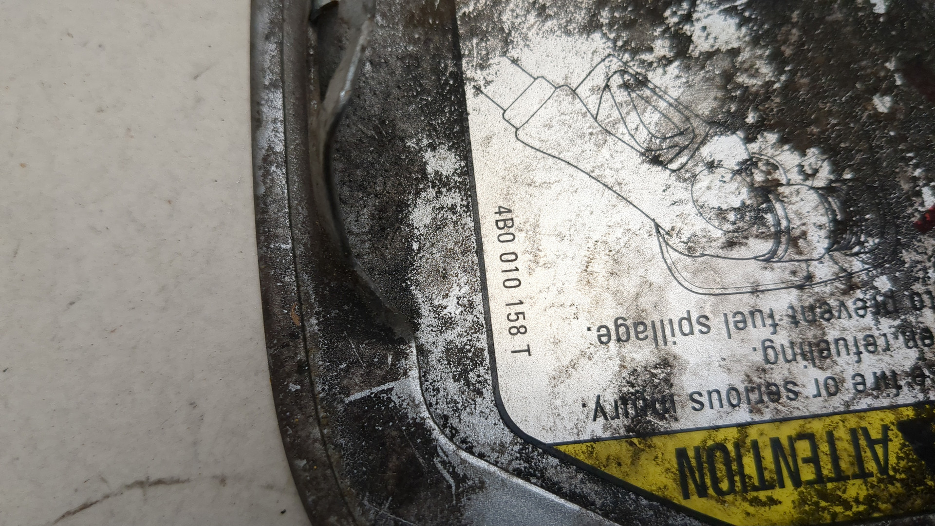 Лючок бензобака