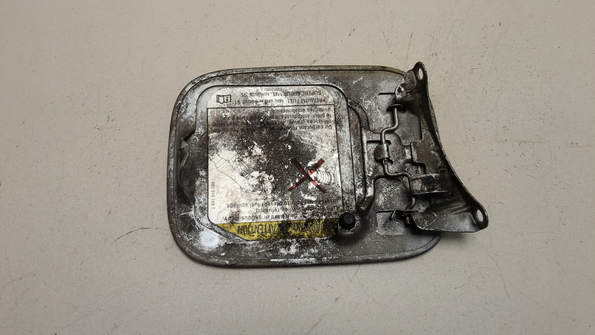 Лючок бензобака