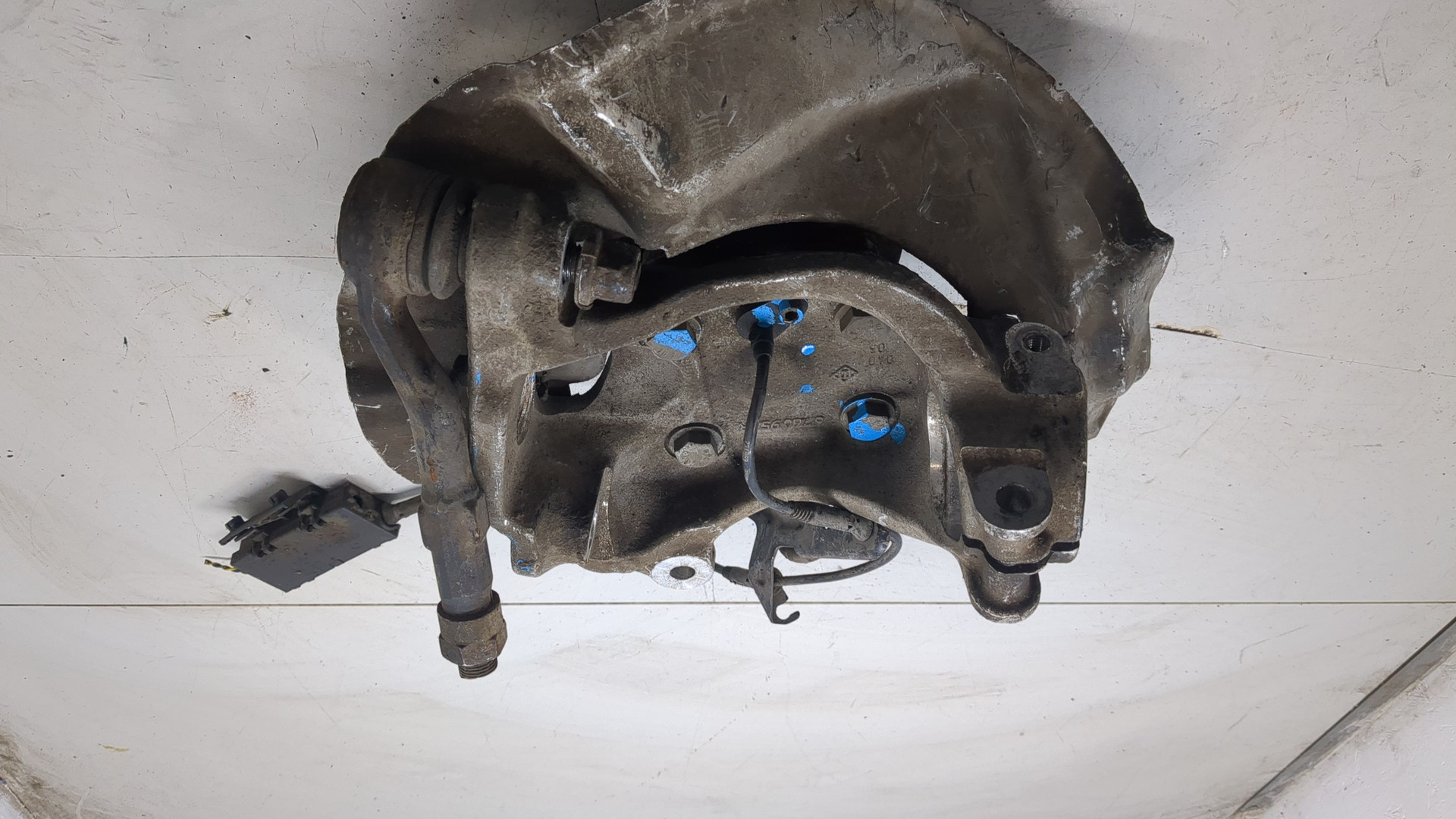 Кулак поворотный передний правый