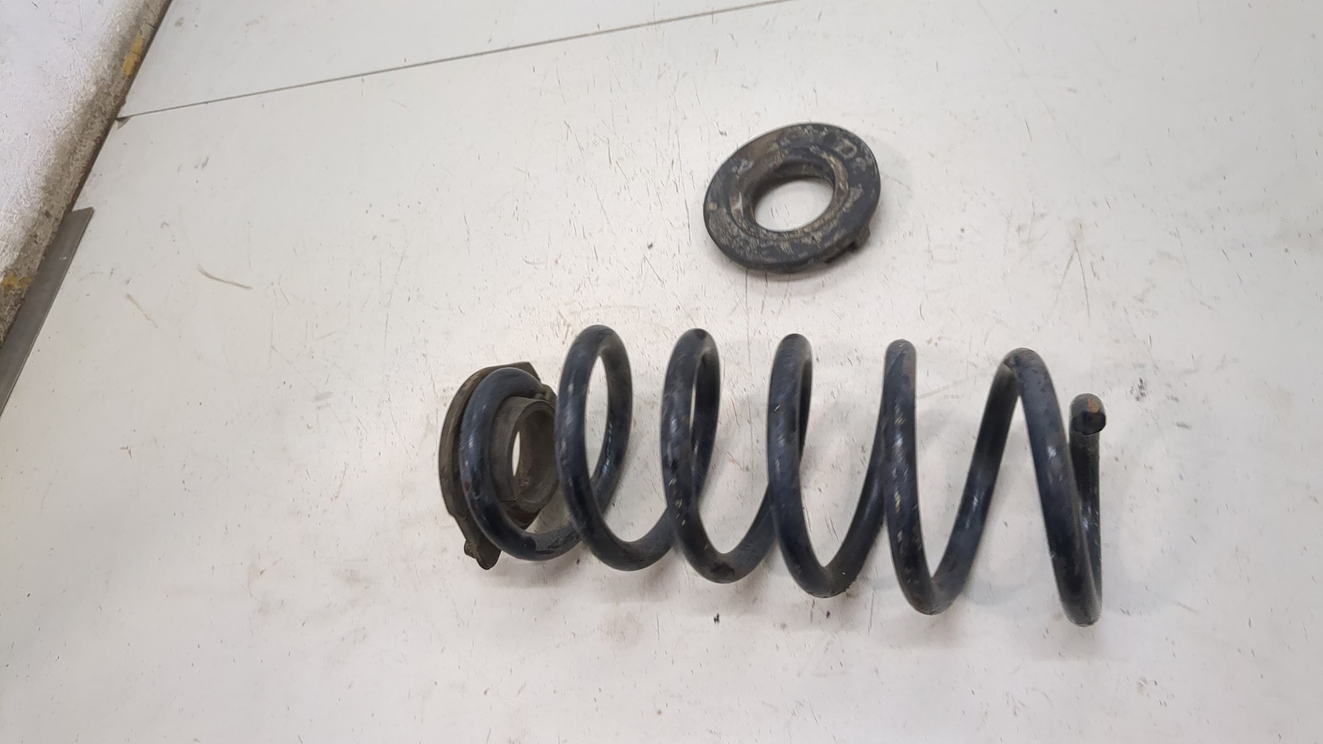 Пружина задняя