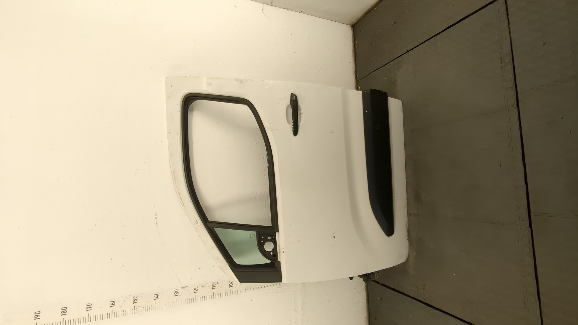 Дверь передняя левая