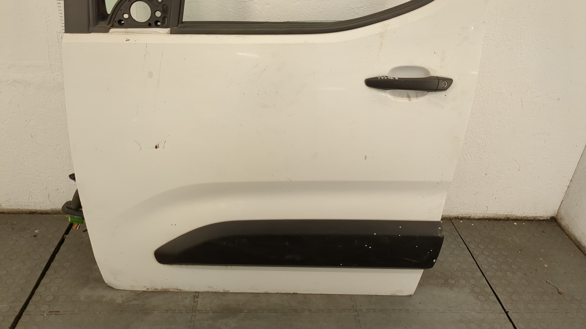 Дверь передняя левая