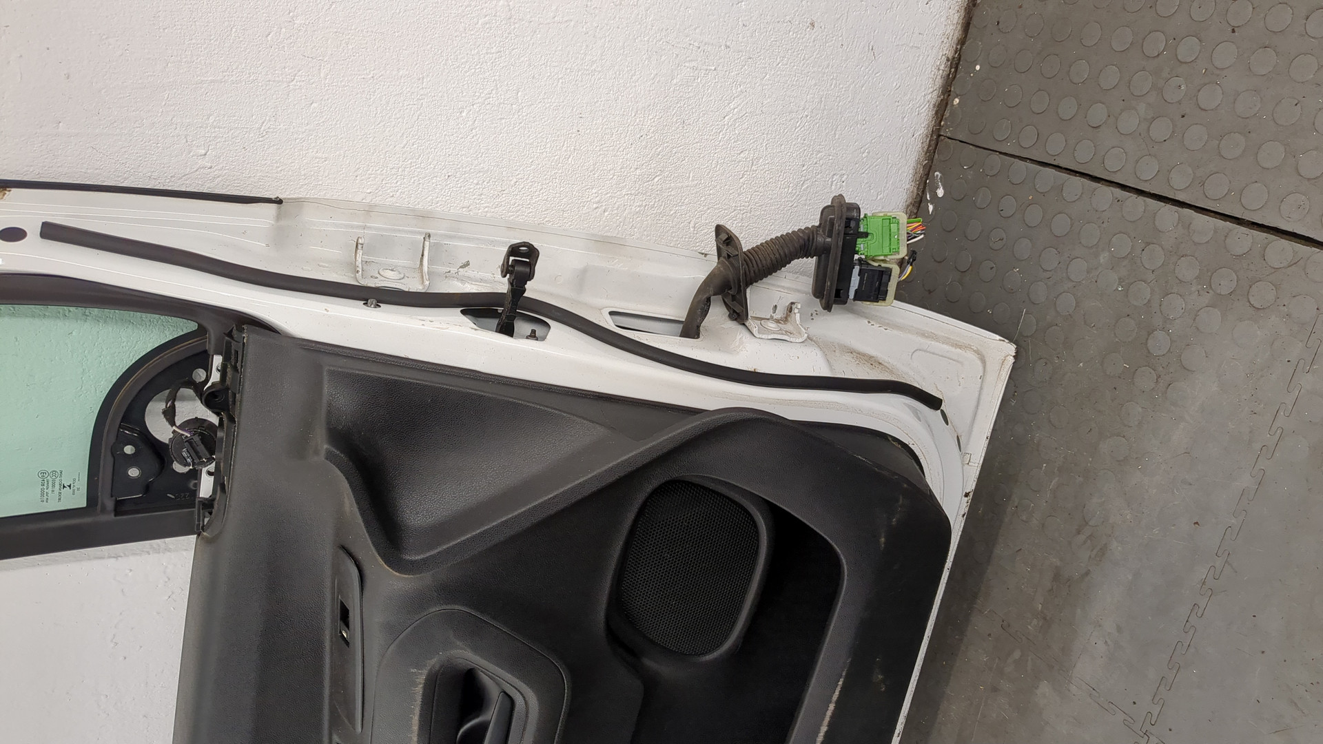 Дверь передняя левая