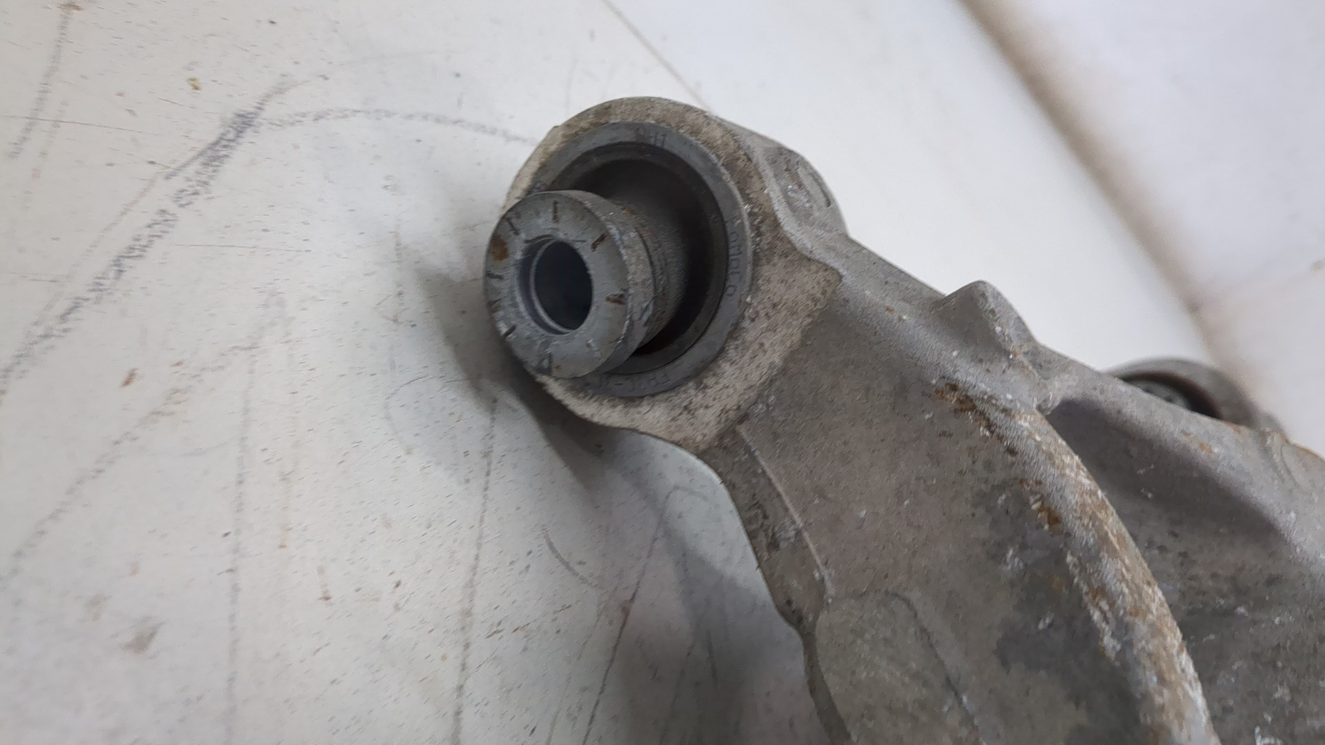 Рычаг задний левый