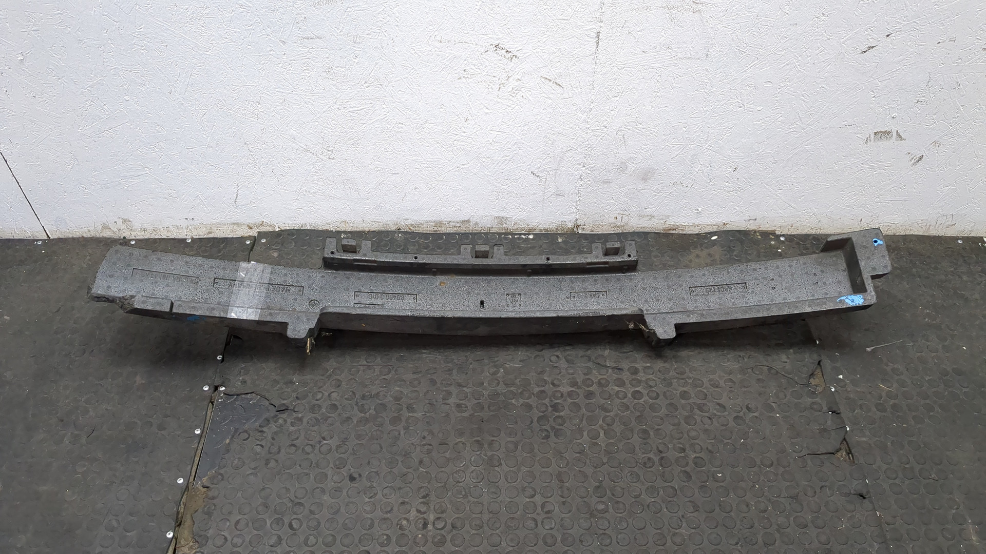 Усилитель переднего бампера