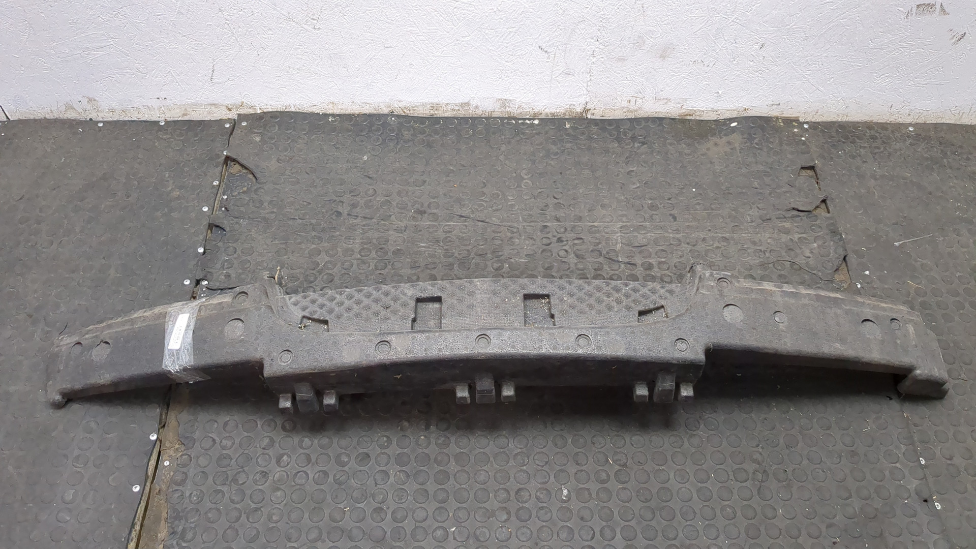 Усилитель переднего бампера