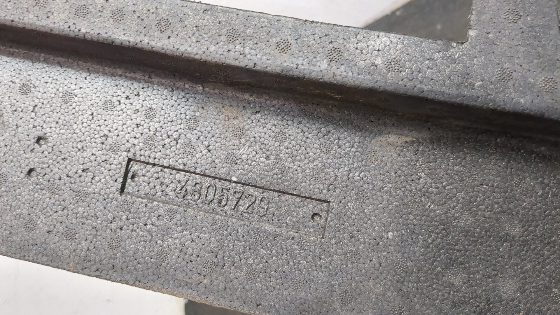 Усилитель переднего бампера