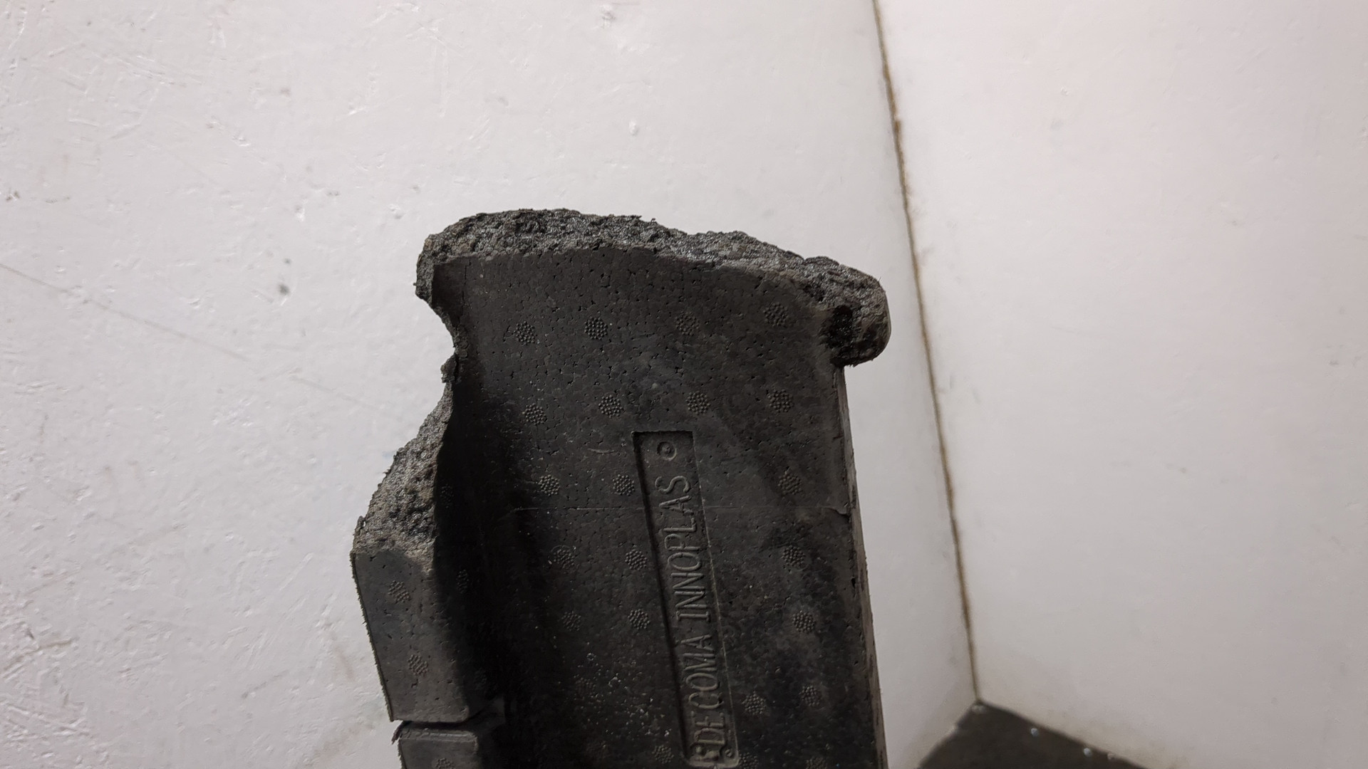 Усилитель переднего бампера