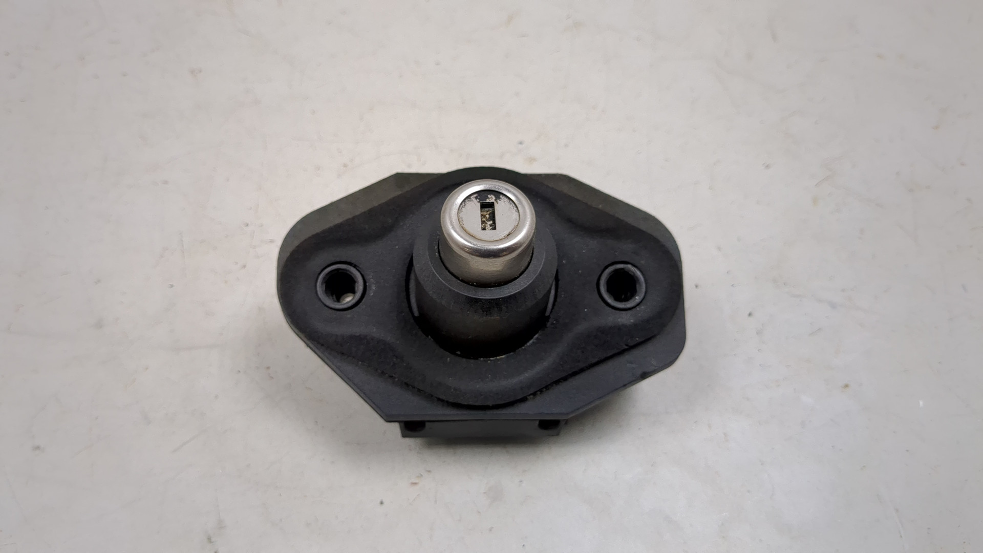 Вставка замка двери