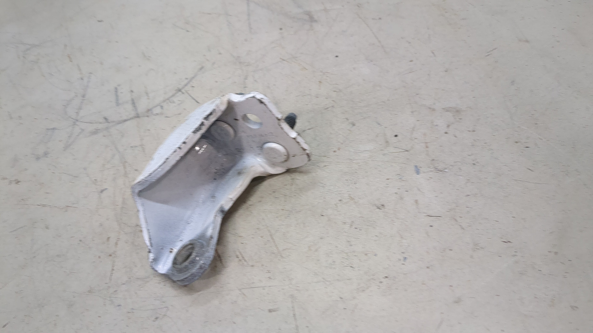 Петля двери