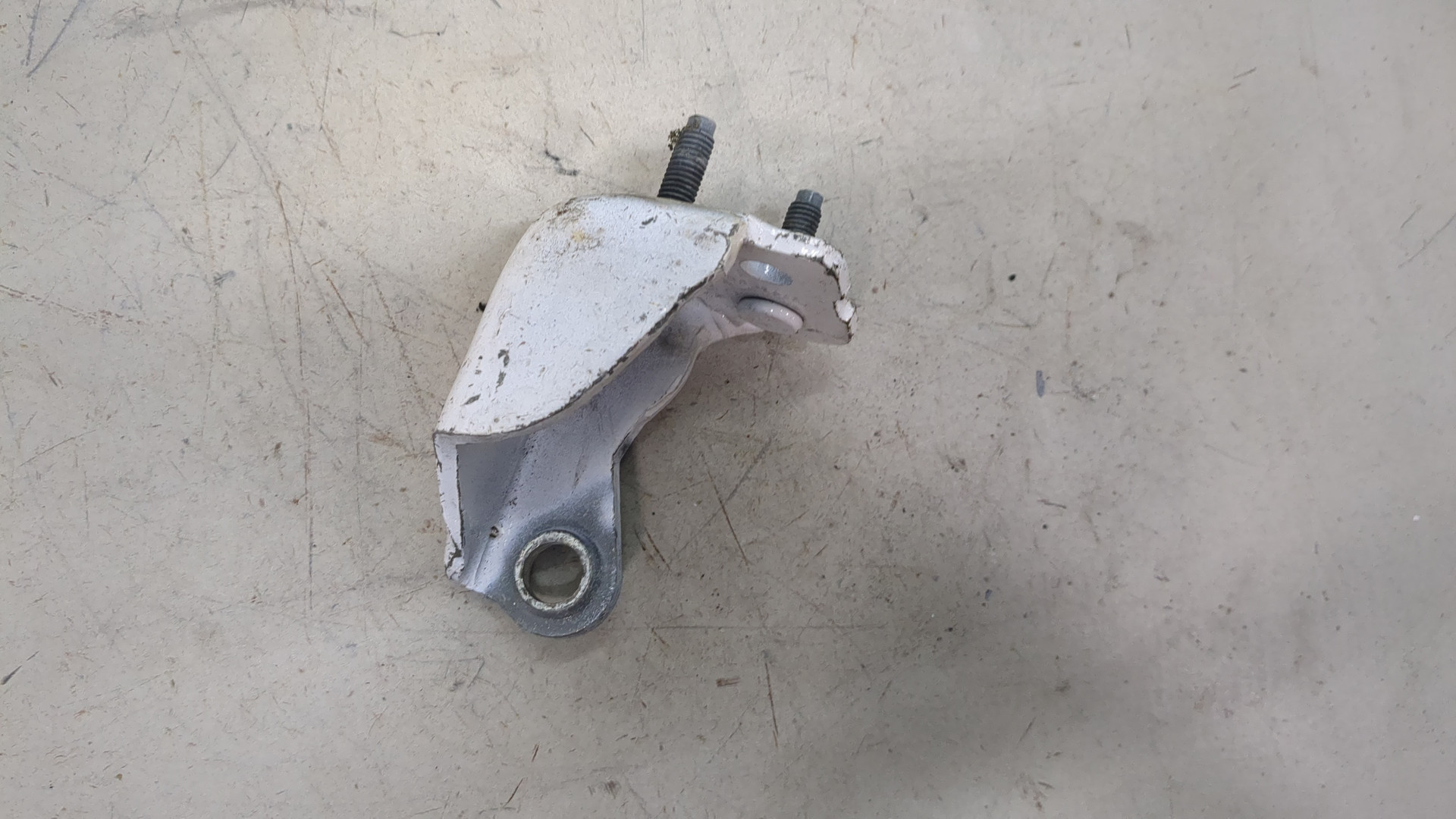 Петля двери