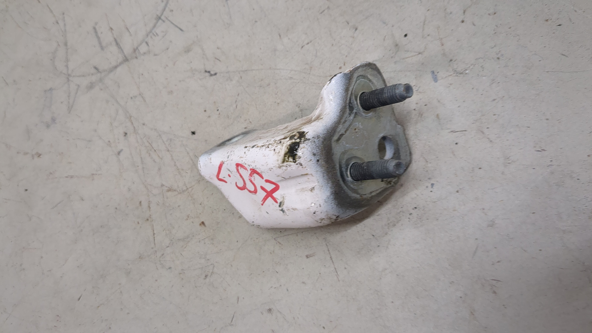 Петля двери