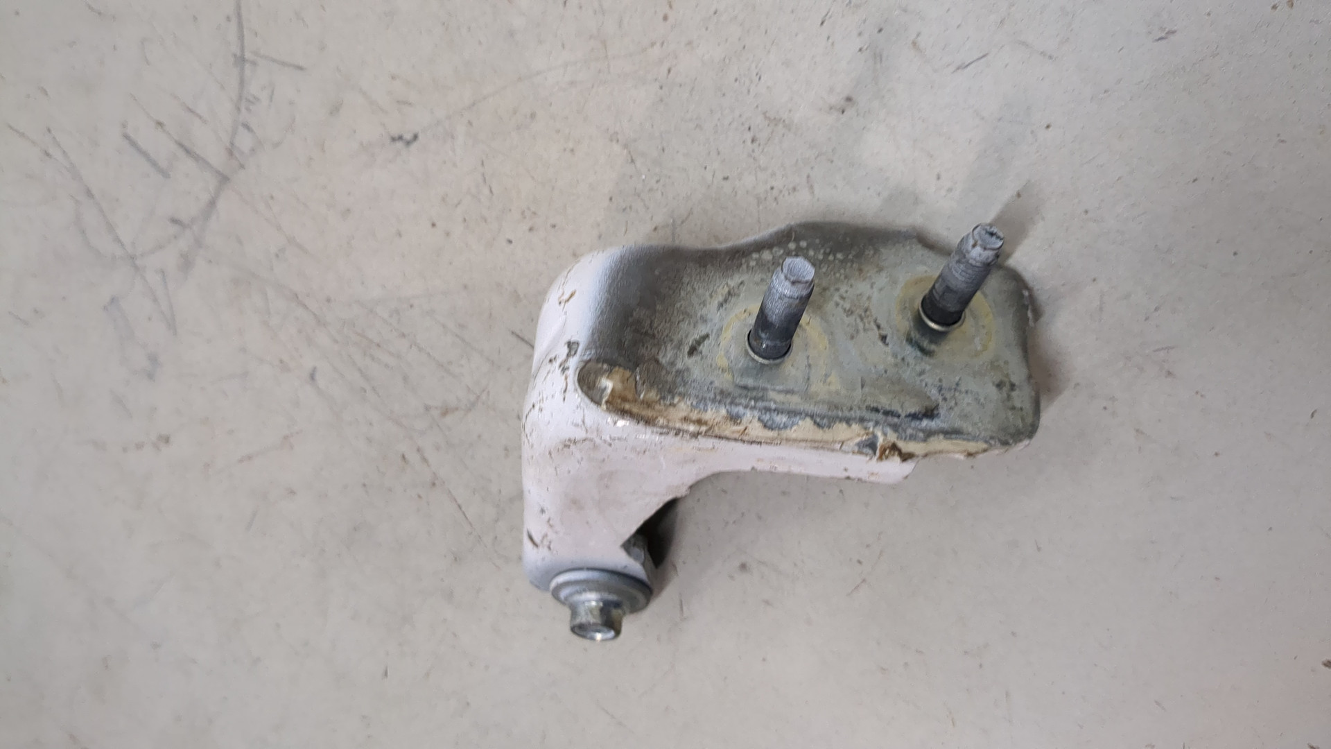 Петля двери