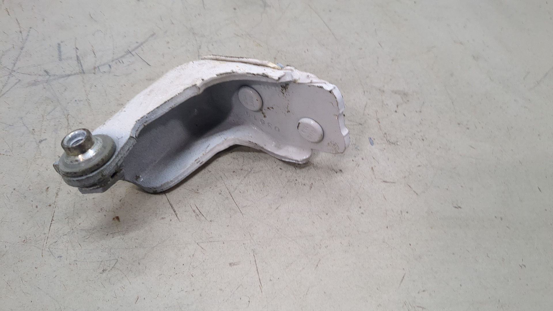 Петля двери