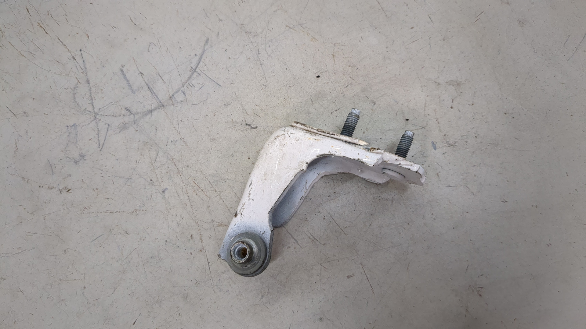 Петля двери