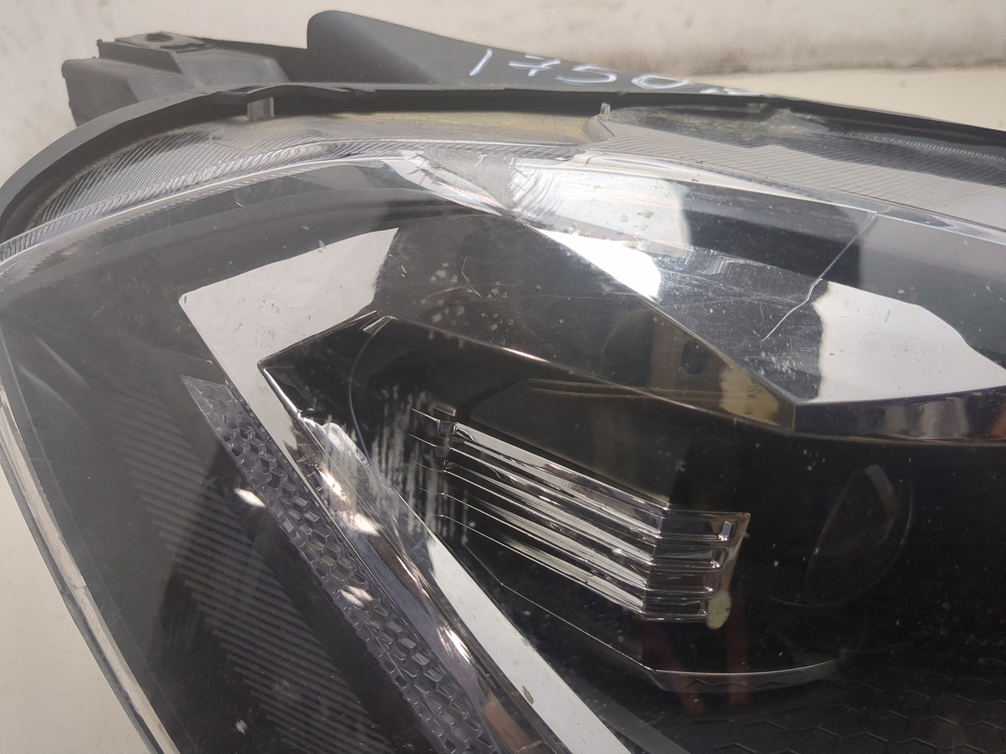 Фара правая