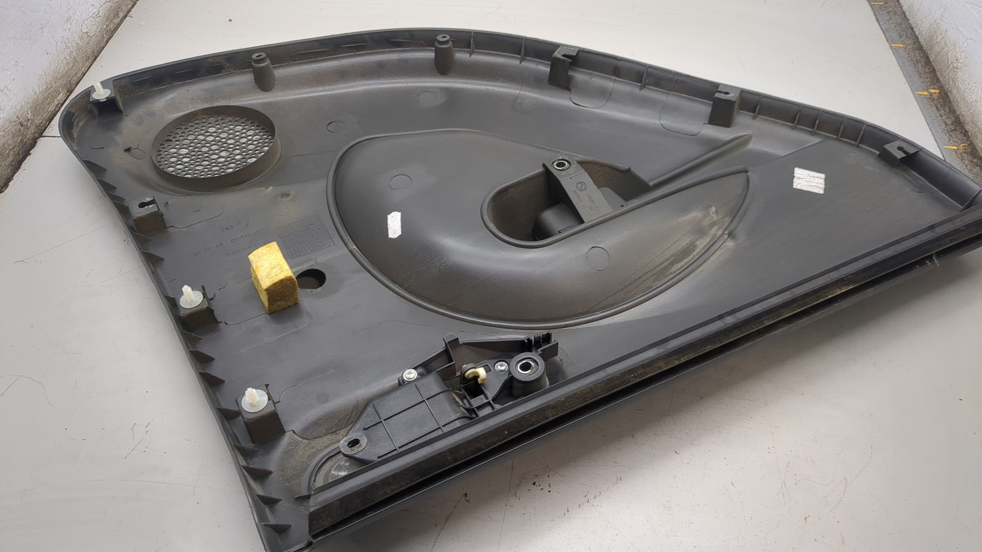 Обшивка двери задней правой