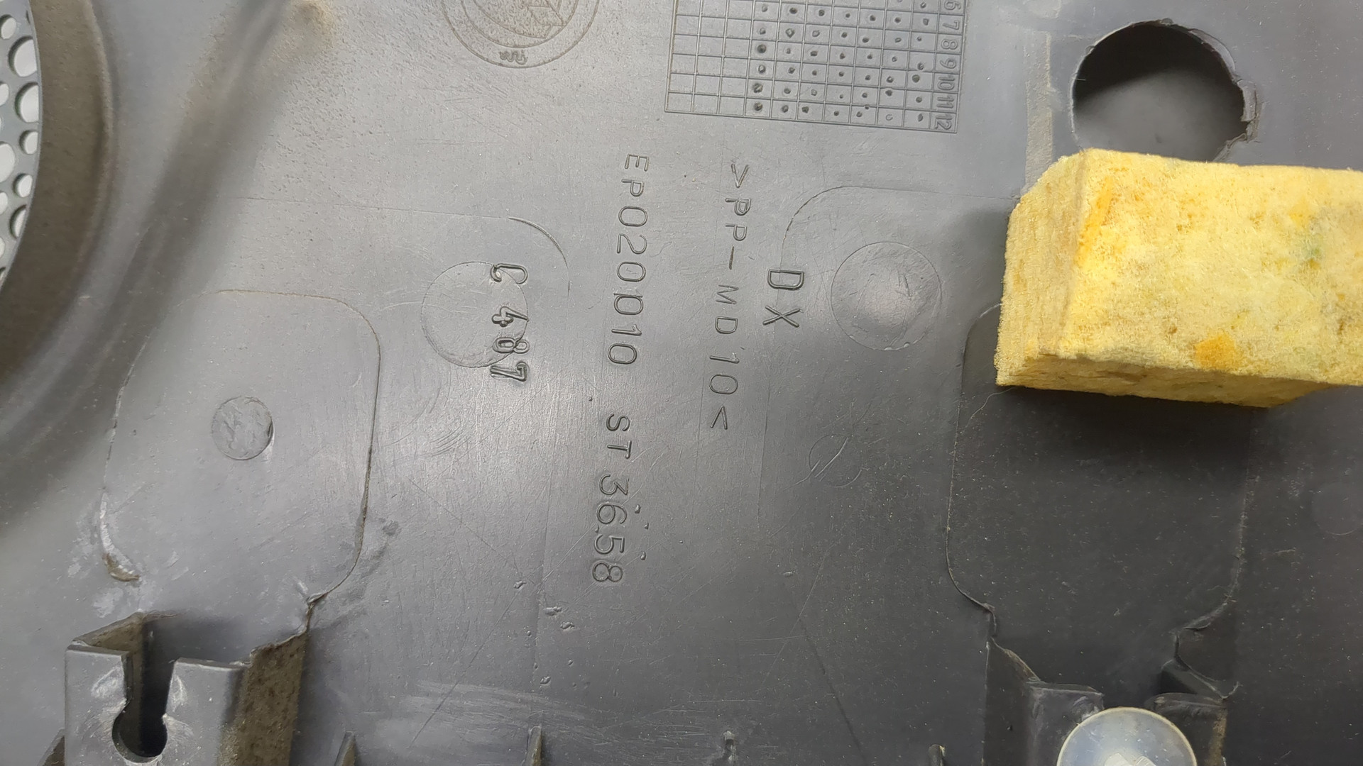 Обшивка двери задней правой