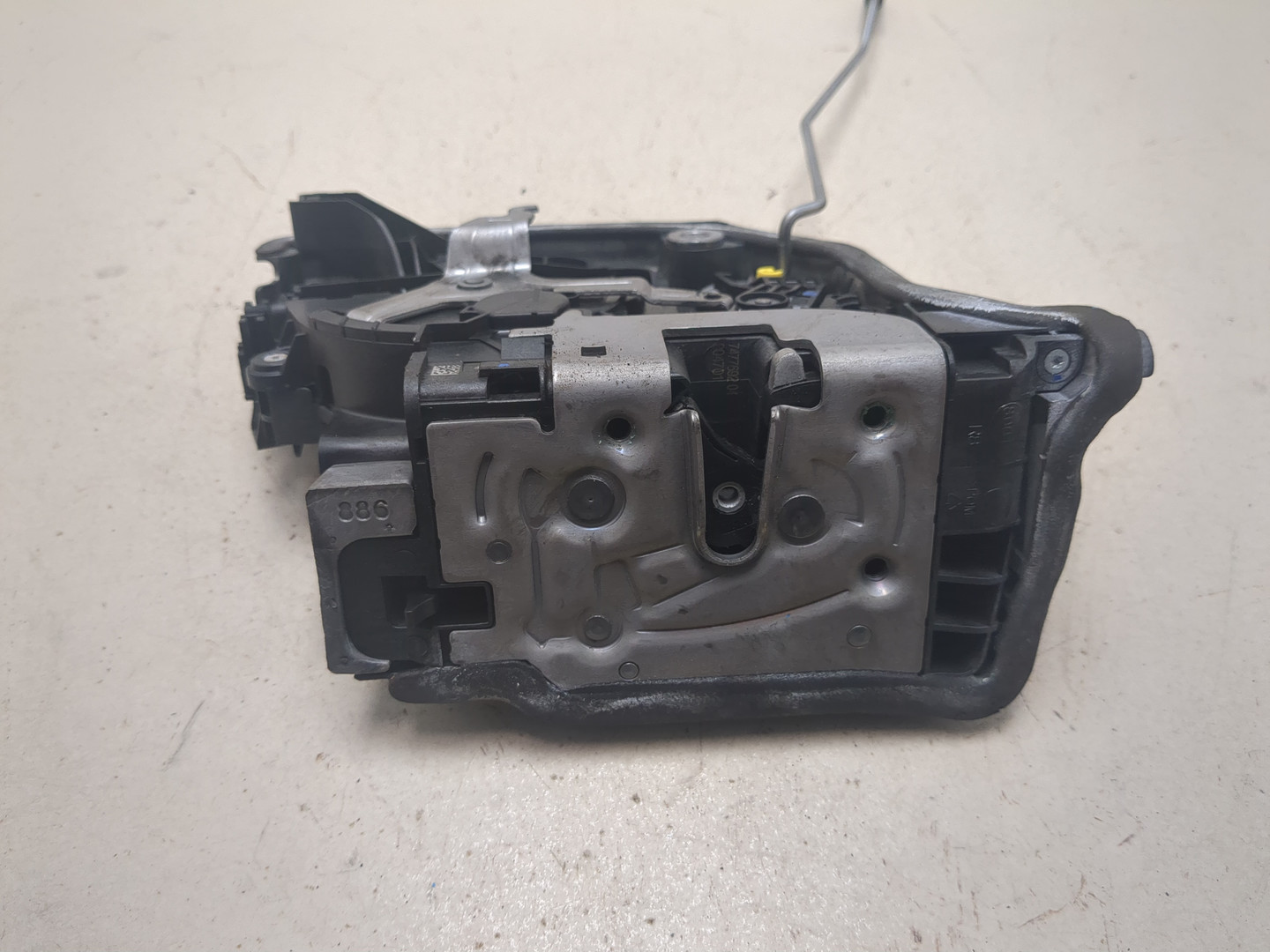 Замок двери задней правой