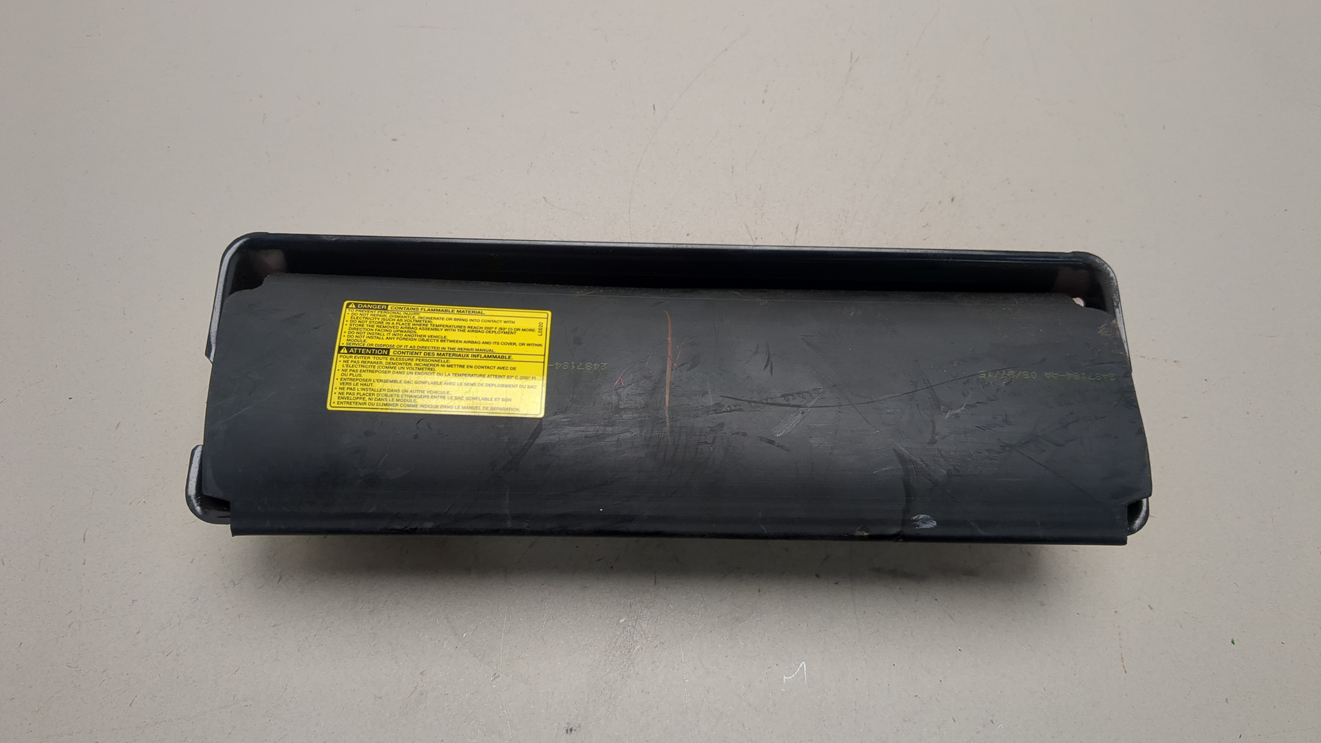 Подушка безопасности нижняя (для колен)