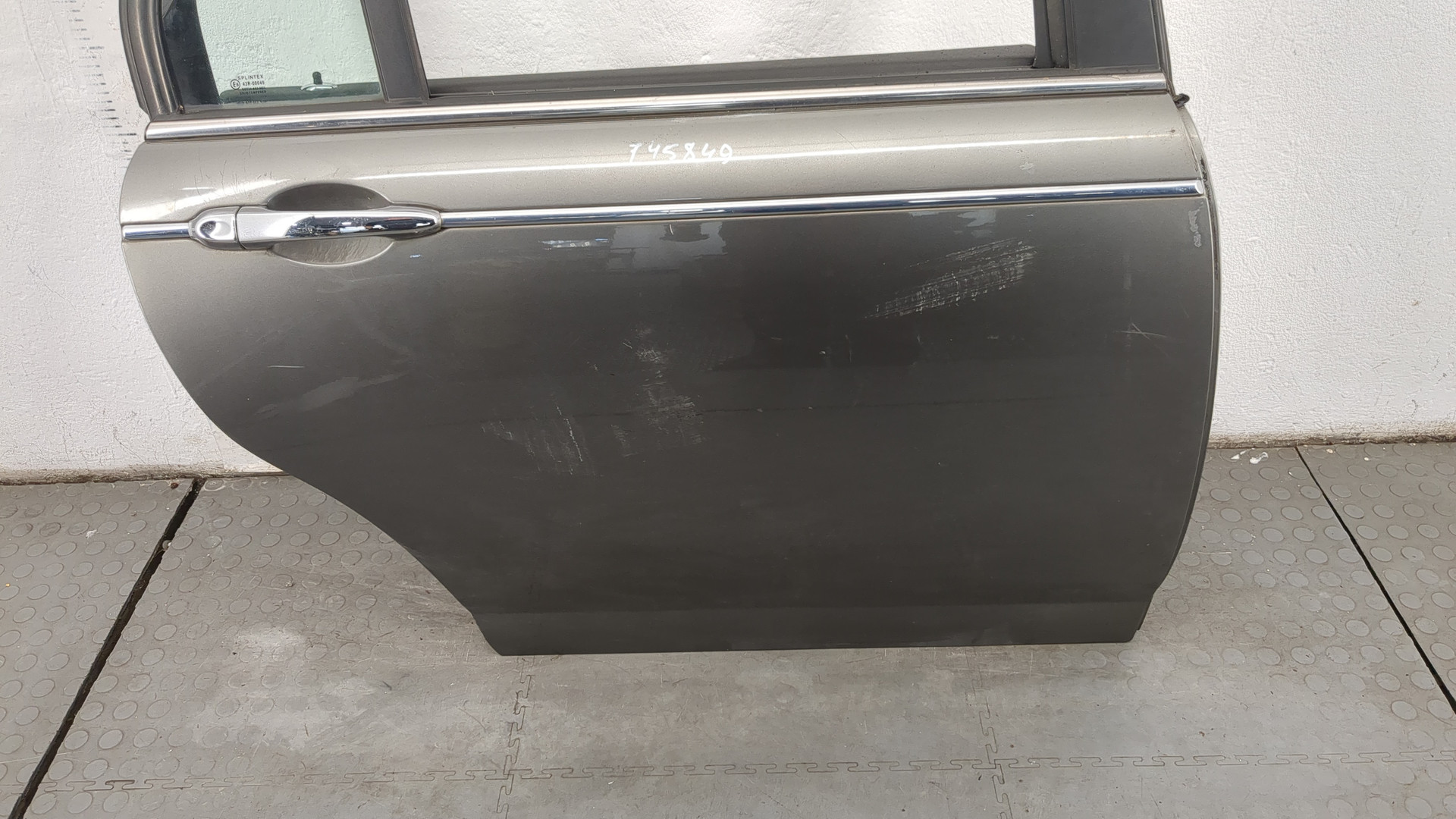 Дверь задняя правая