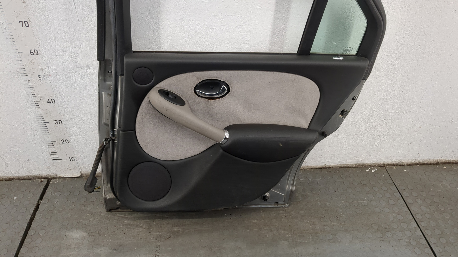 Дверь задняя правая