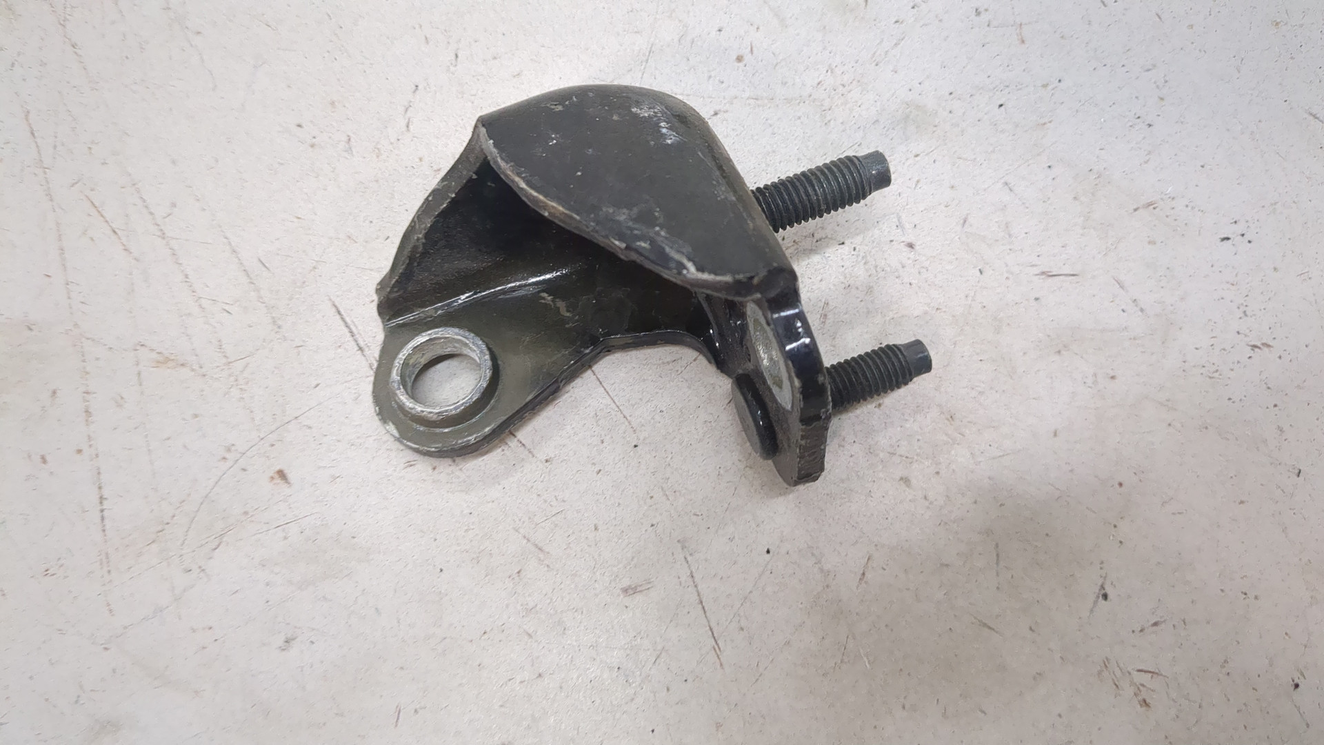 Петля двери