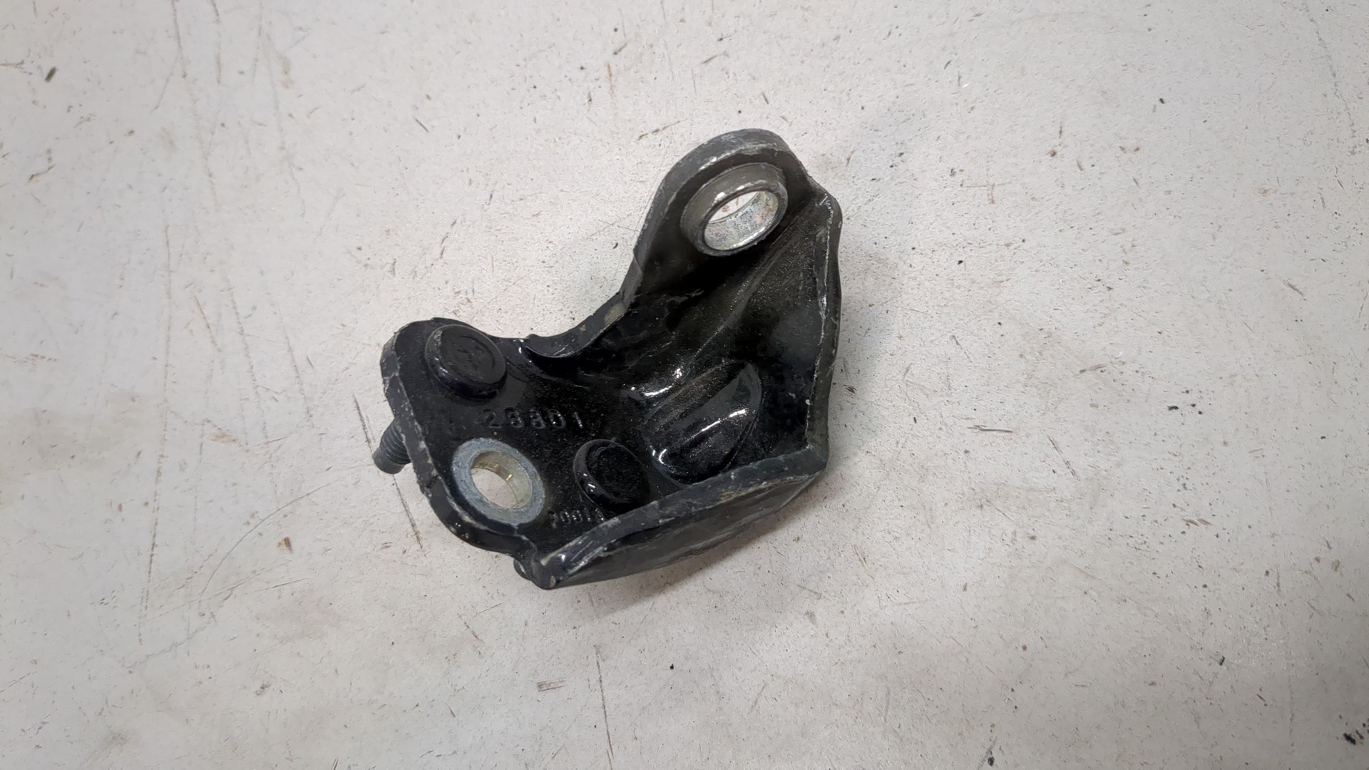 Петля двери