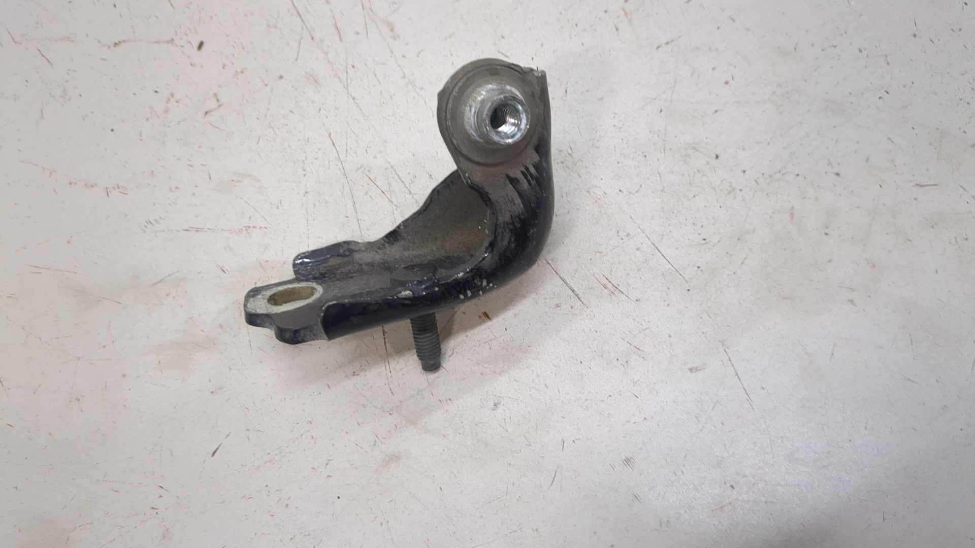 Петля двери