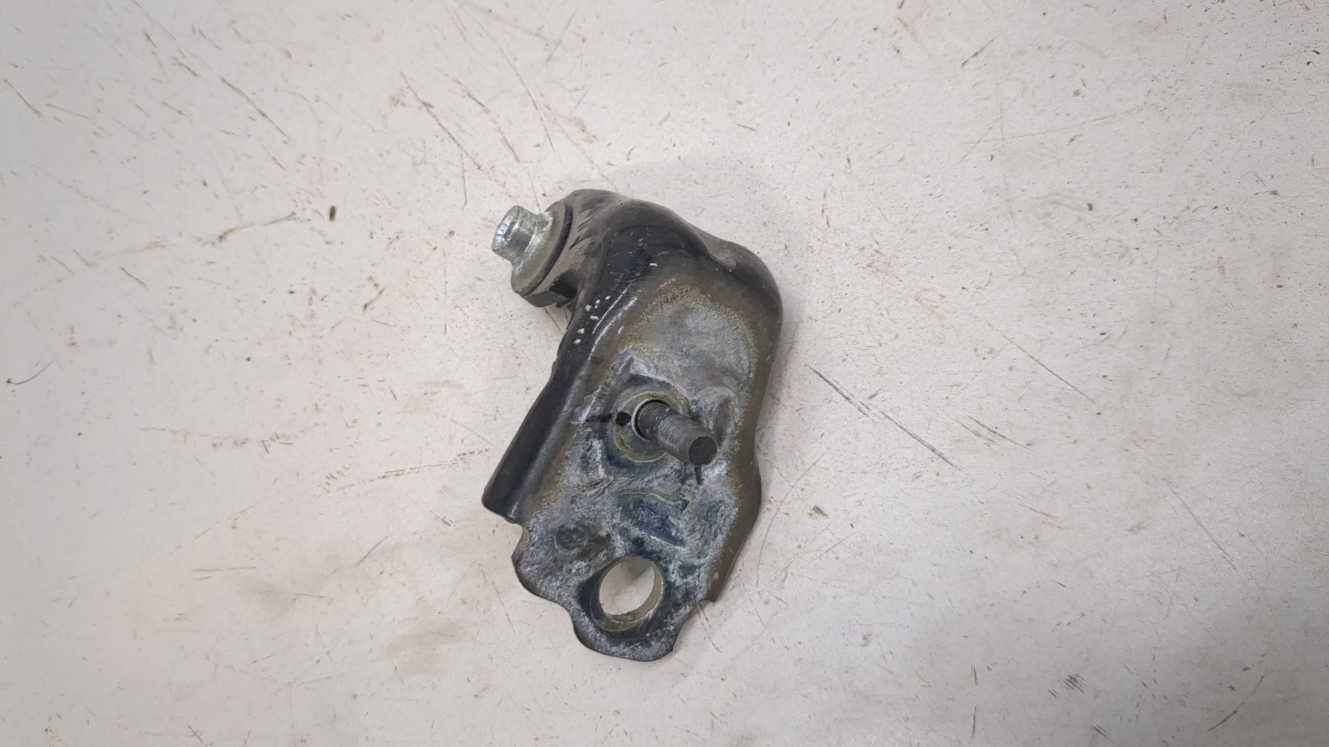 Петля двери