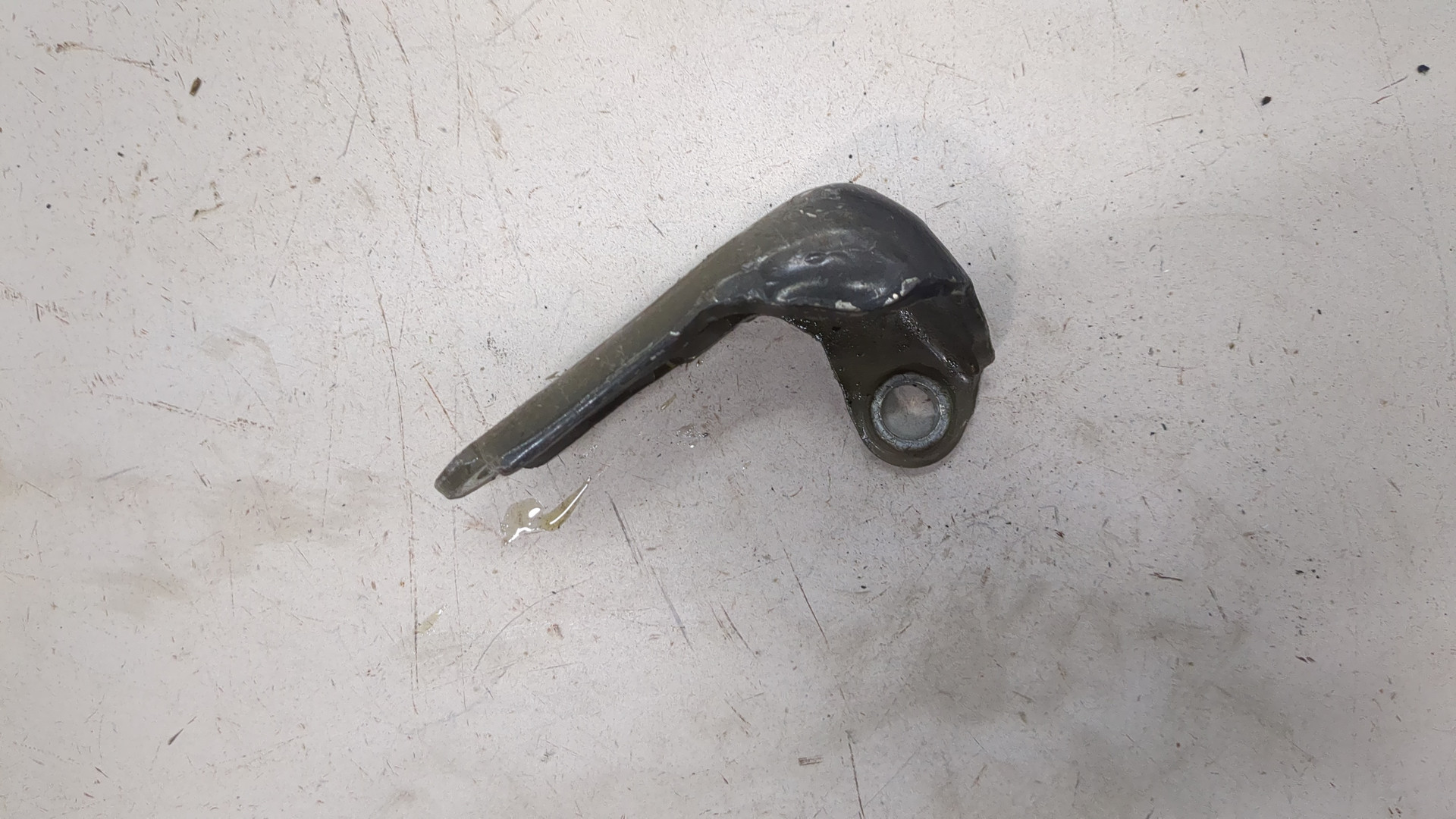 Петля двери