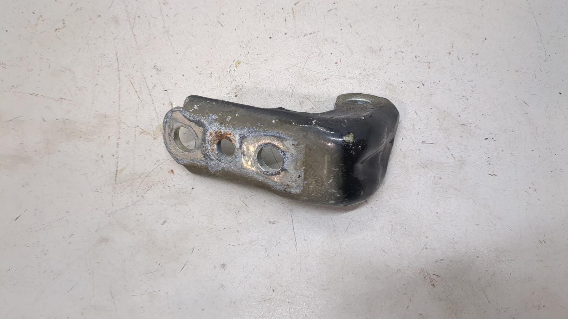 Петля двери