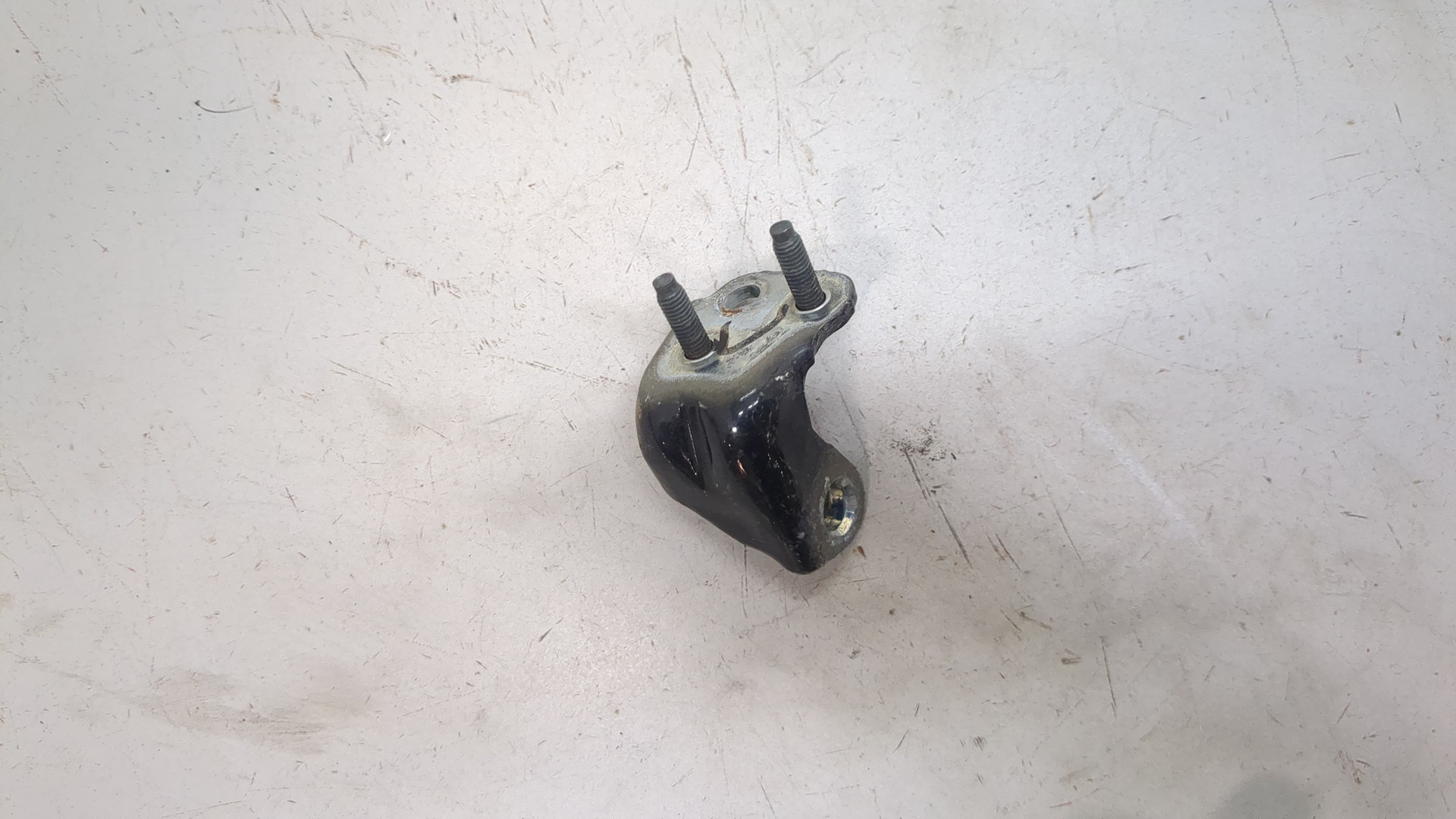 Петля двери