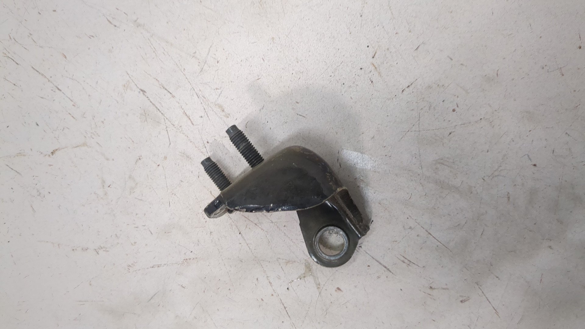 Петля двери