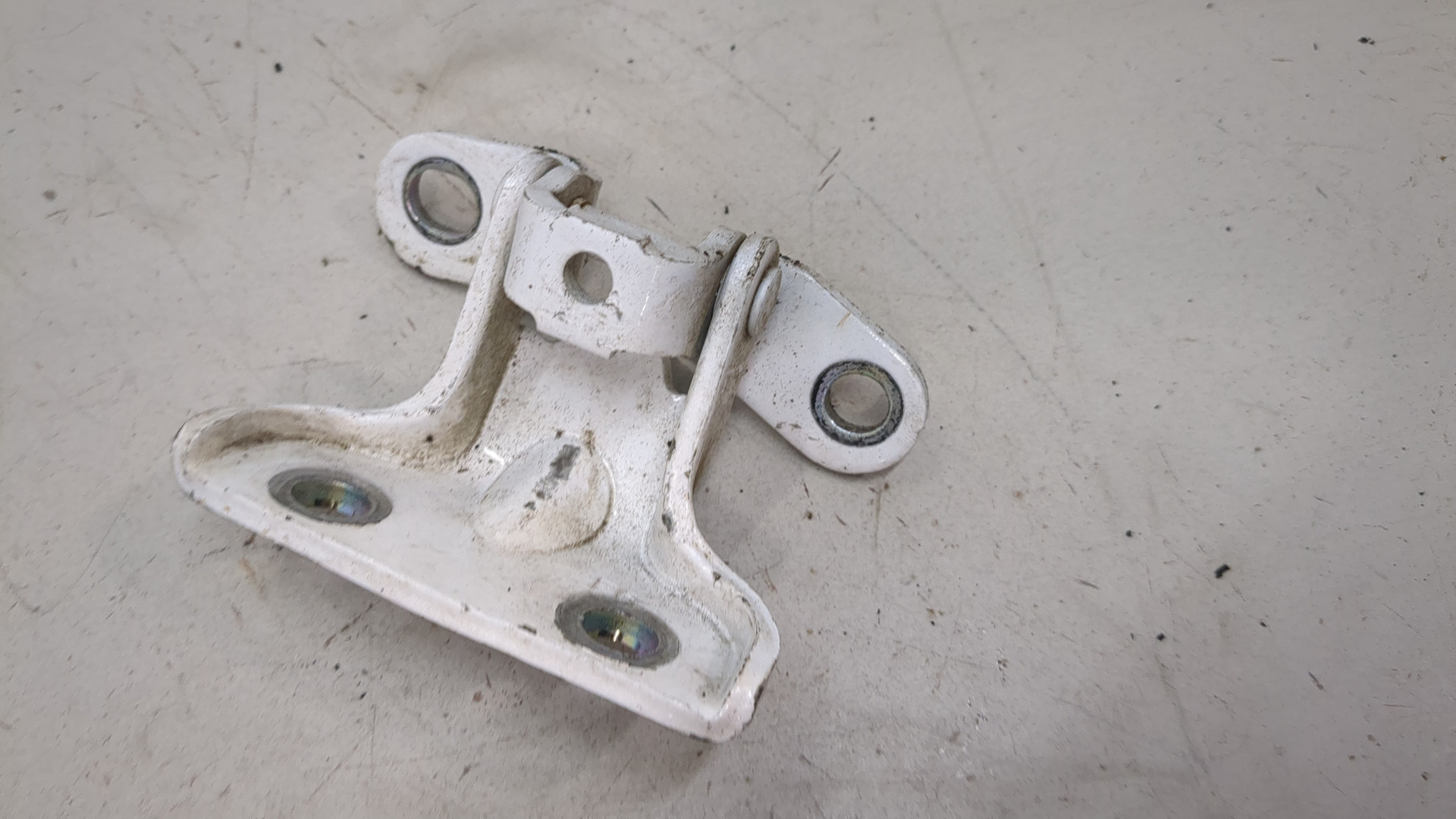 Петля двери