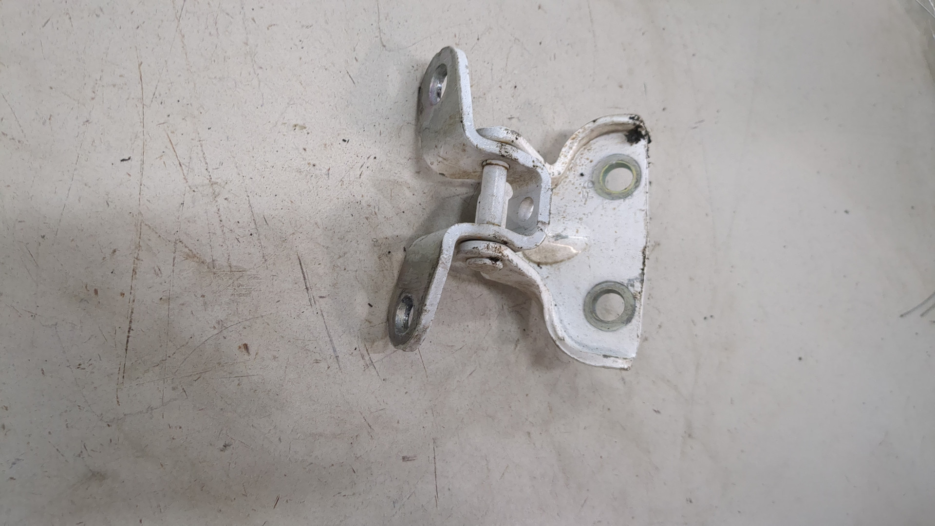 Петля двери