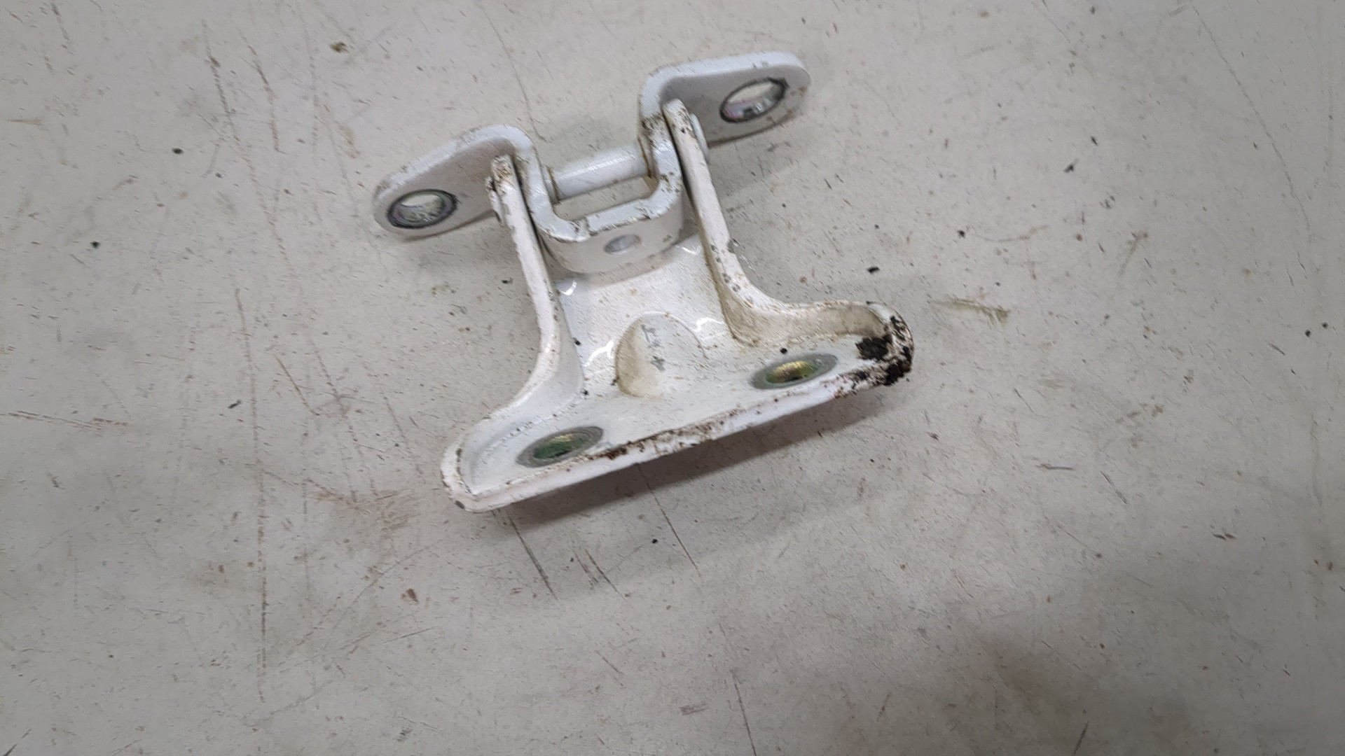 Петля двери