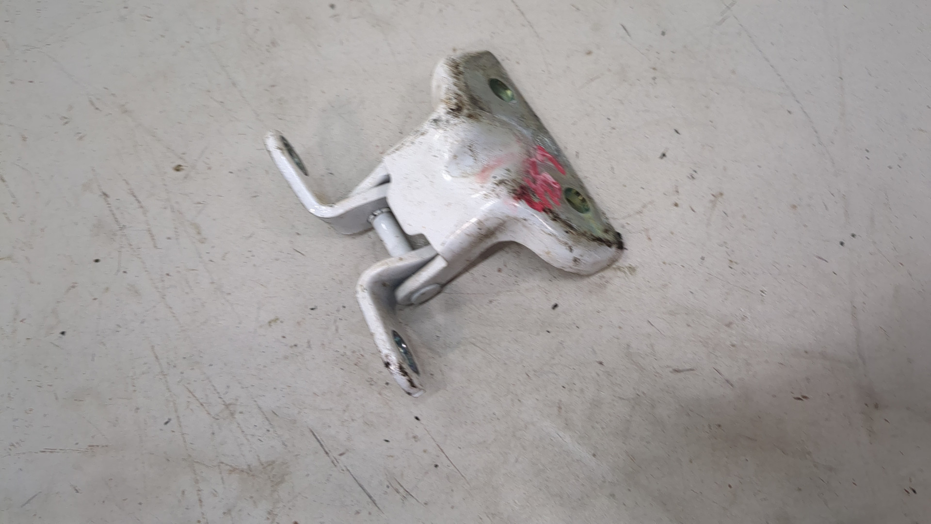 Петля двери