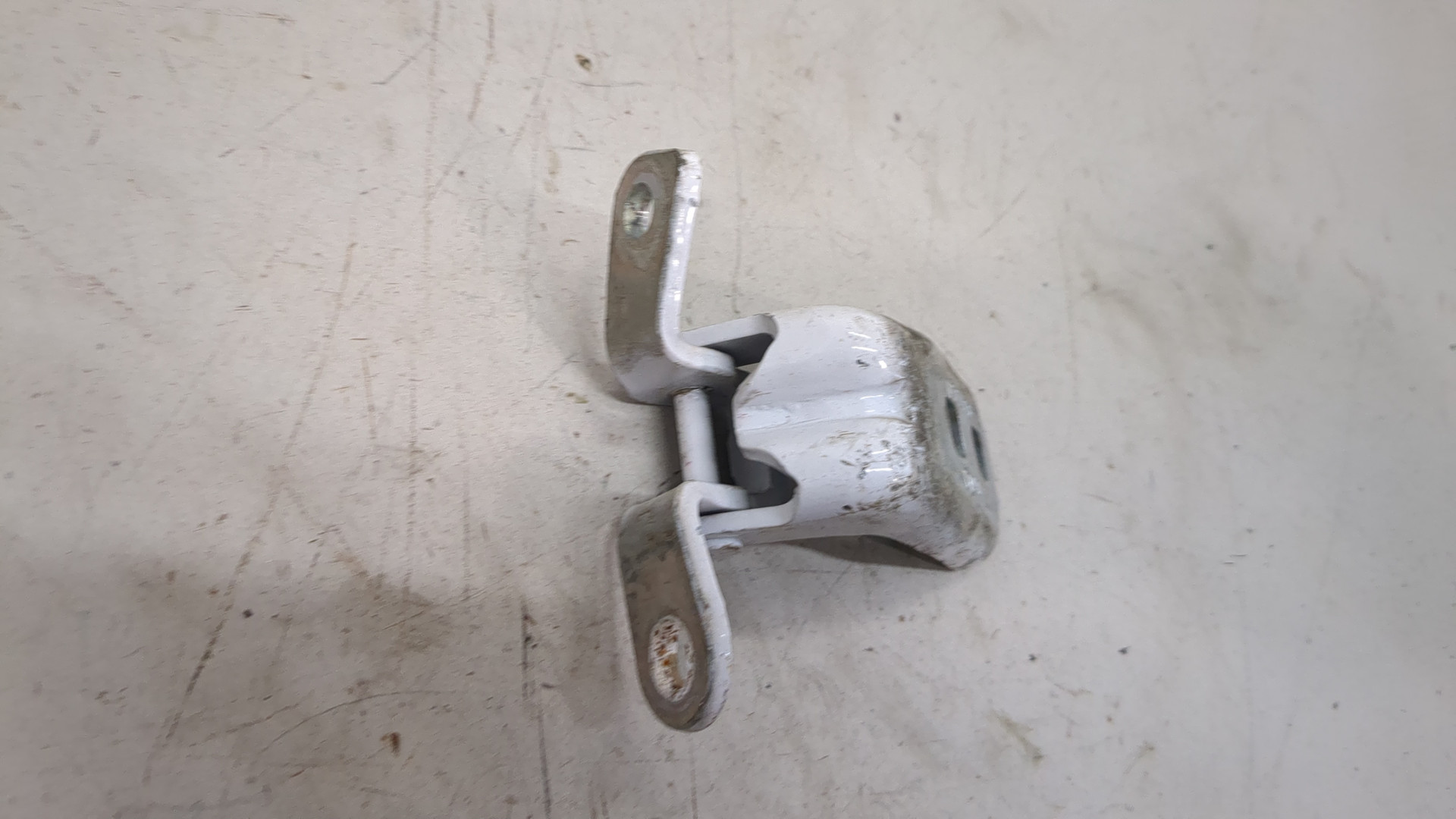 Петля двери